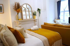 Bright London Garden Studio!